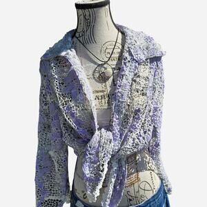 Lavender & white lace shawl with tie front and hood. Size: XL